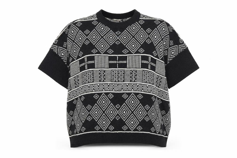 Front view of H&M women’s black jumper one size