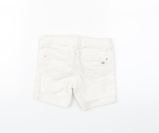 Preworn Girls White  Denim Hot Pants Shorts Size 4 Years