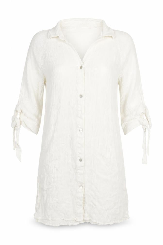 Front view of New Look women’s white basic button-up, size M