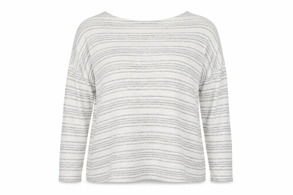 Front view of New Look women’s white jumper, size UK 16