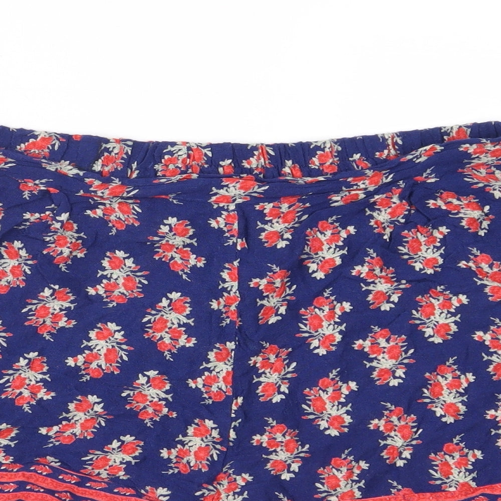 Close-up detail of Boohoo women’s blue floral shorts, size UK 8