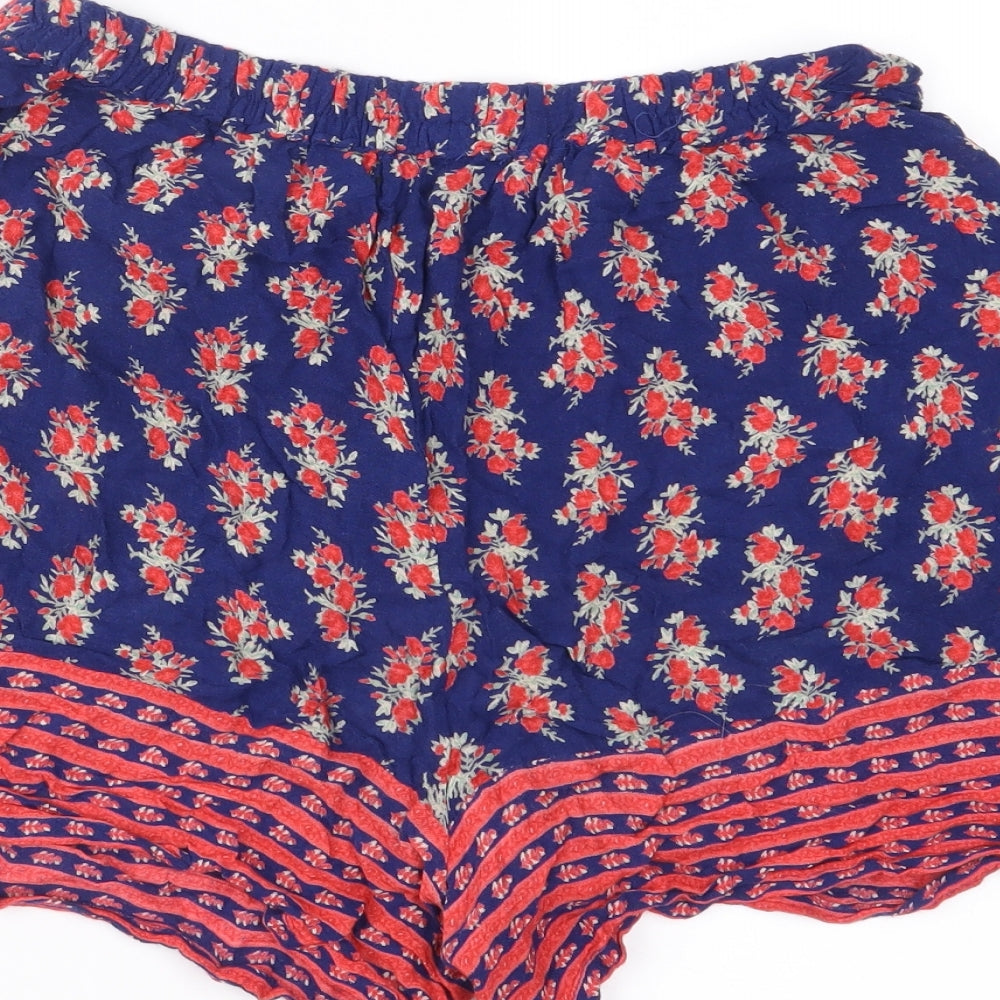 Brand and care label for Boohoo women’s blue floral shorts, size UK 8