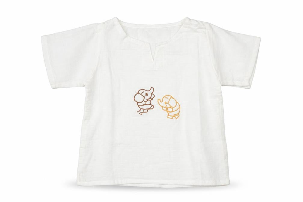 Front view of Preworn Baby White Pullover T-Shirt, size 18-24, Months