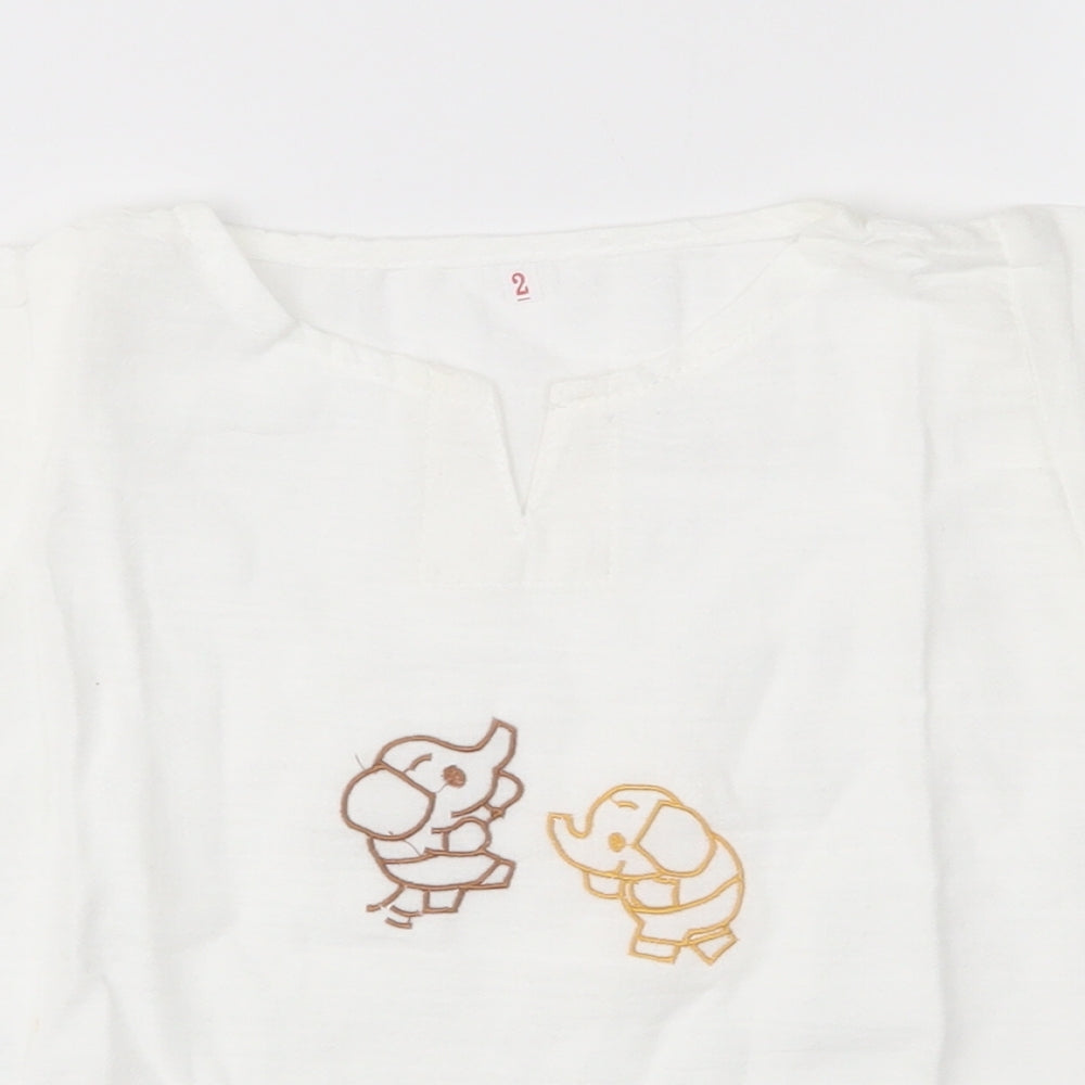 Close-up detail of Preworn Baby White Pullover T-Shirt, size 18-24, Months