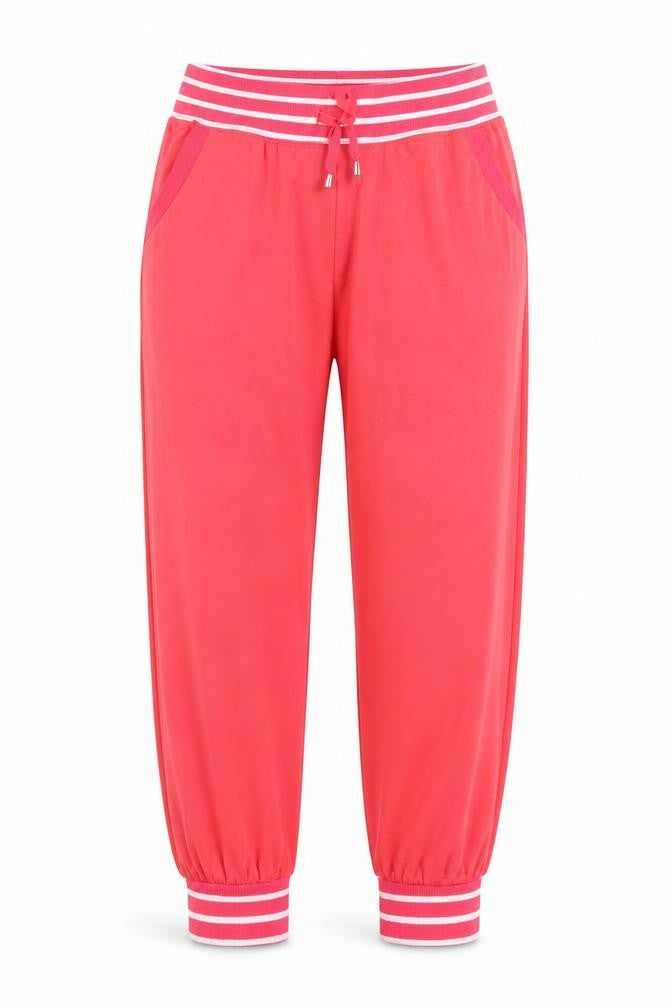 Front view of Geva moda women’s pink sweatpants, size 2XL, 21-inch leg