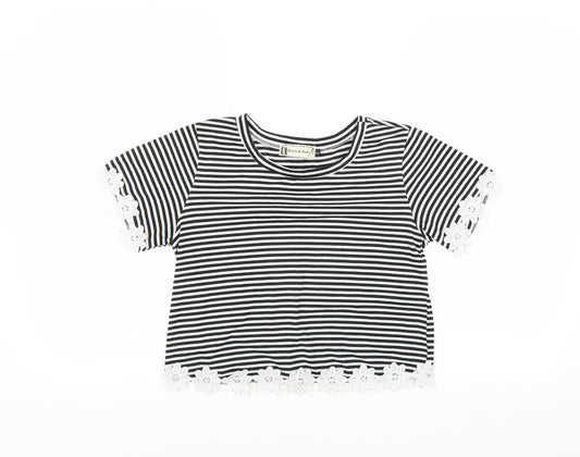Hearts & Bows Womens Black Striped  Basic T-Shirt Size 8  - CROPPED