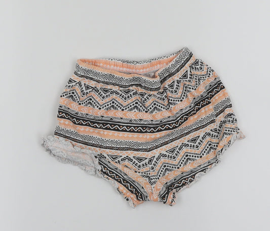 Matalan Girls White Geometric  Sweat Shorts Size 8 Years