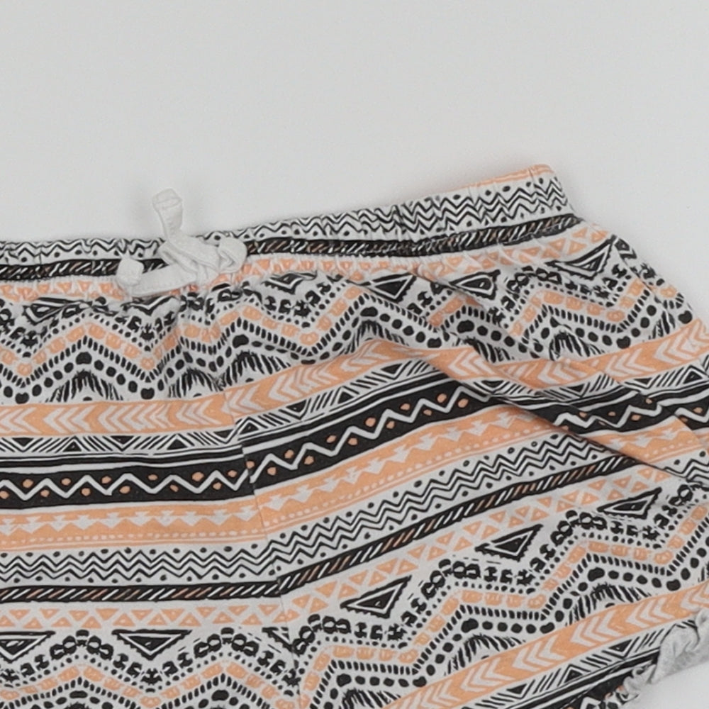 Matalan Girls White Geometric  Sweat Shorts Size 8 Years