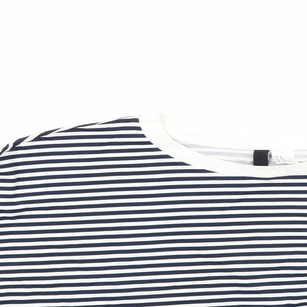 round Womens Blue Striped  Basic T-Shirt Size M