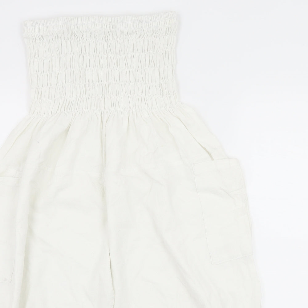 Preworn Womens White  Rayon Bermuda Shorts Size 30 in