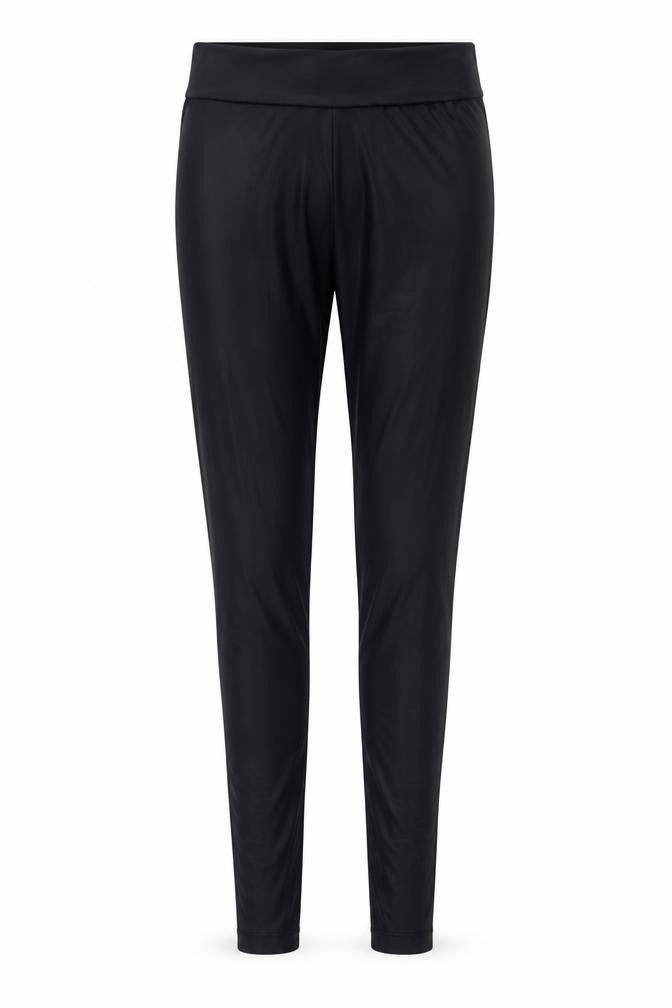 Front view of New Look women’s black jegging trousers, size UK 8, 26-inch leg