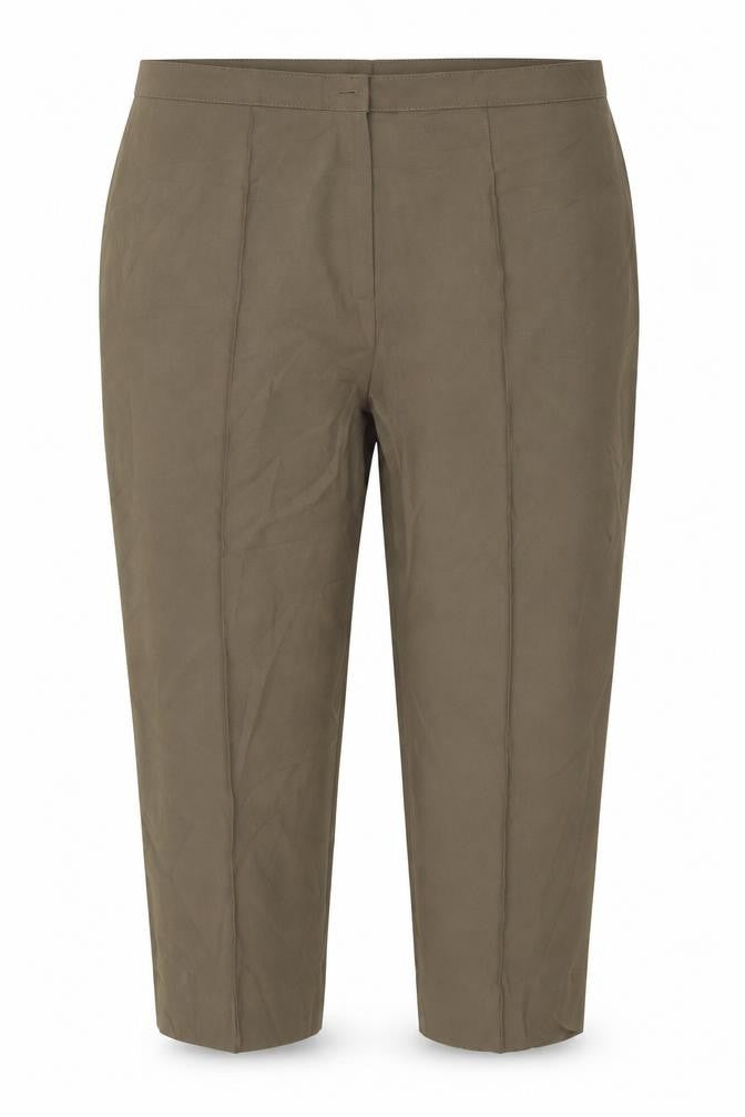 Front view of Slimma women’s green capri trousers, size UK 28, 21-inch leg
