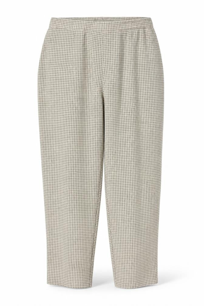 Front view of Preworn women’s white trousers, size UK 18, 27-inch leg