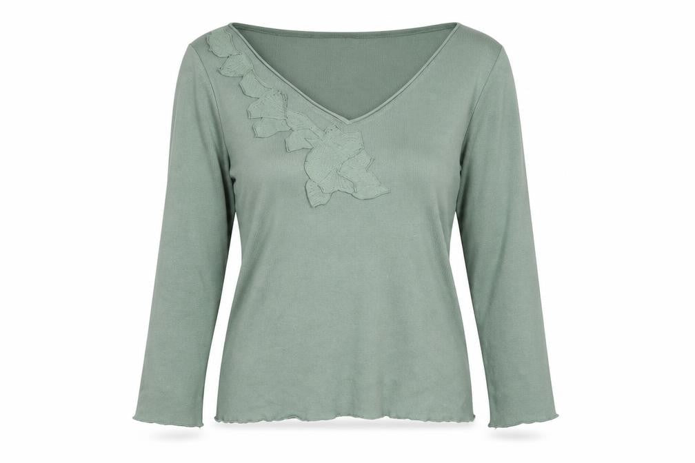 Front view of Viz a Viz women’s green knit jumper, size M