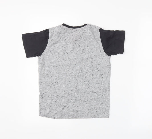 Preworn Boys Grey   Basic T-Shirt Size 7 Years