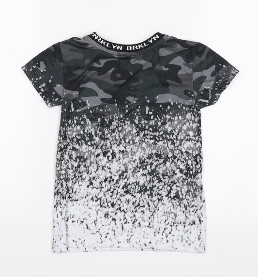 Matalan Boys Grey Camouflage  Basic T-Shirt Size 5 Years