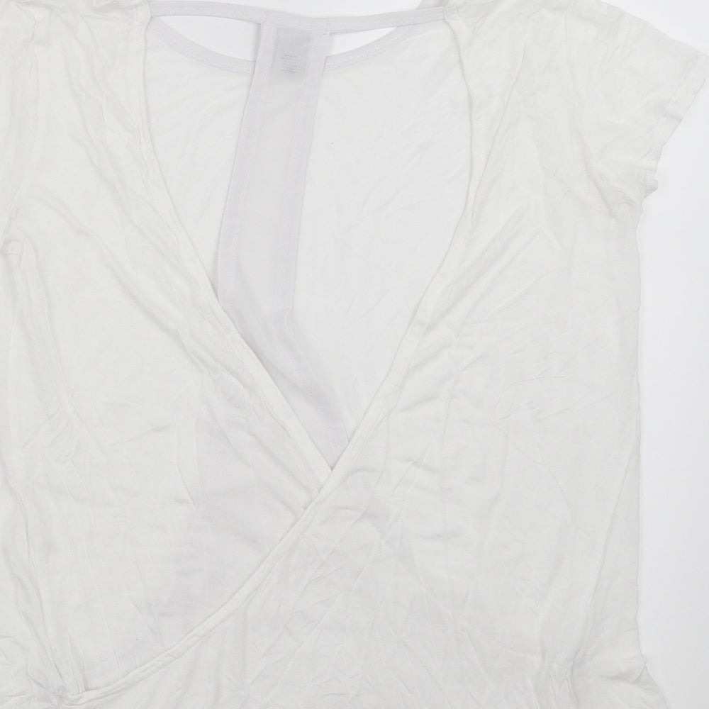 FOREVER 21 Womens White   Basic T-Shirt Size M  - open back