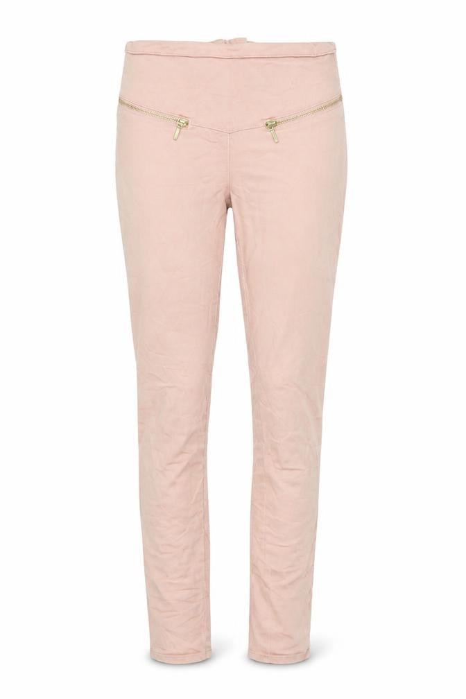 Front view of Vera Moda women’s pink denim skinny jeans, size XS, 30-inch leg