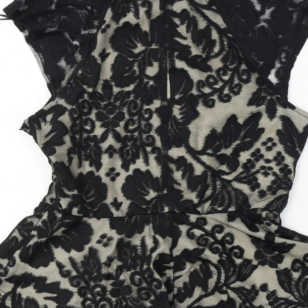 Striking  Womens Black Floral  Basic T-Shirt Size L
