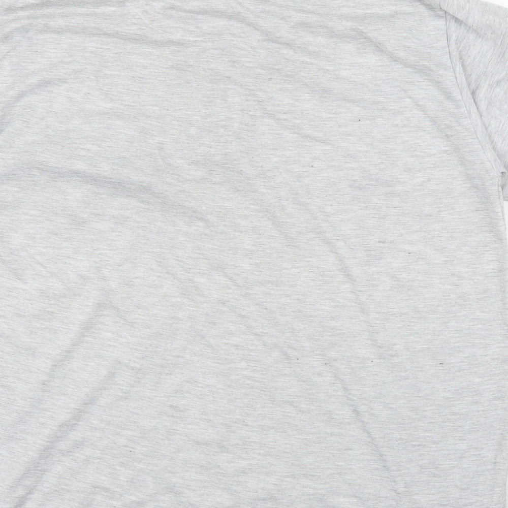 Hoang Mens Grey    T-Shirt Size M