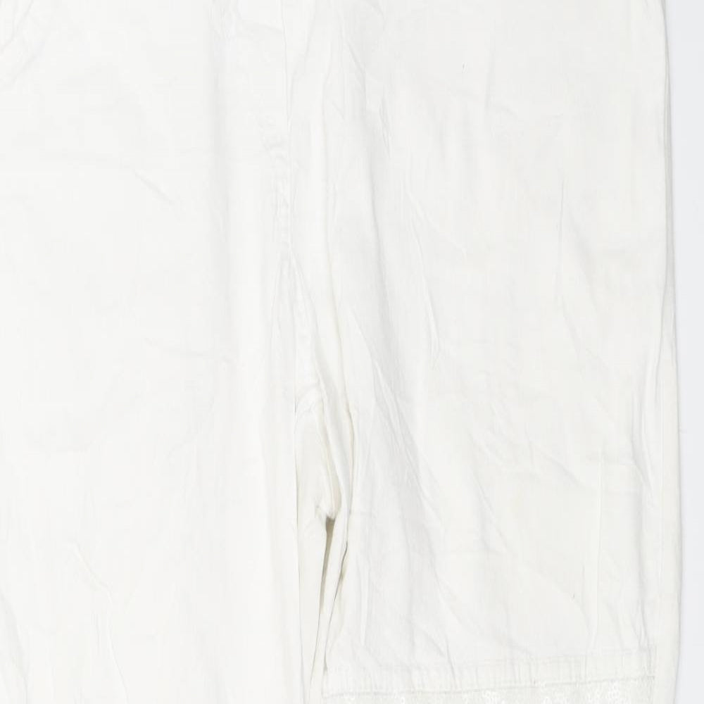Preworn Womens White  Denim Straight Jeans Size 28 L26 in