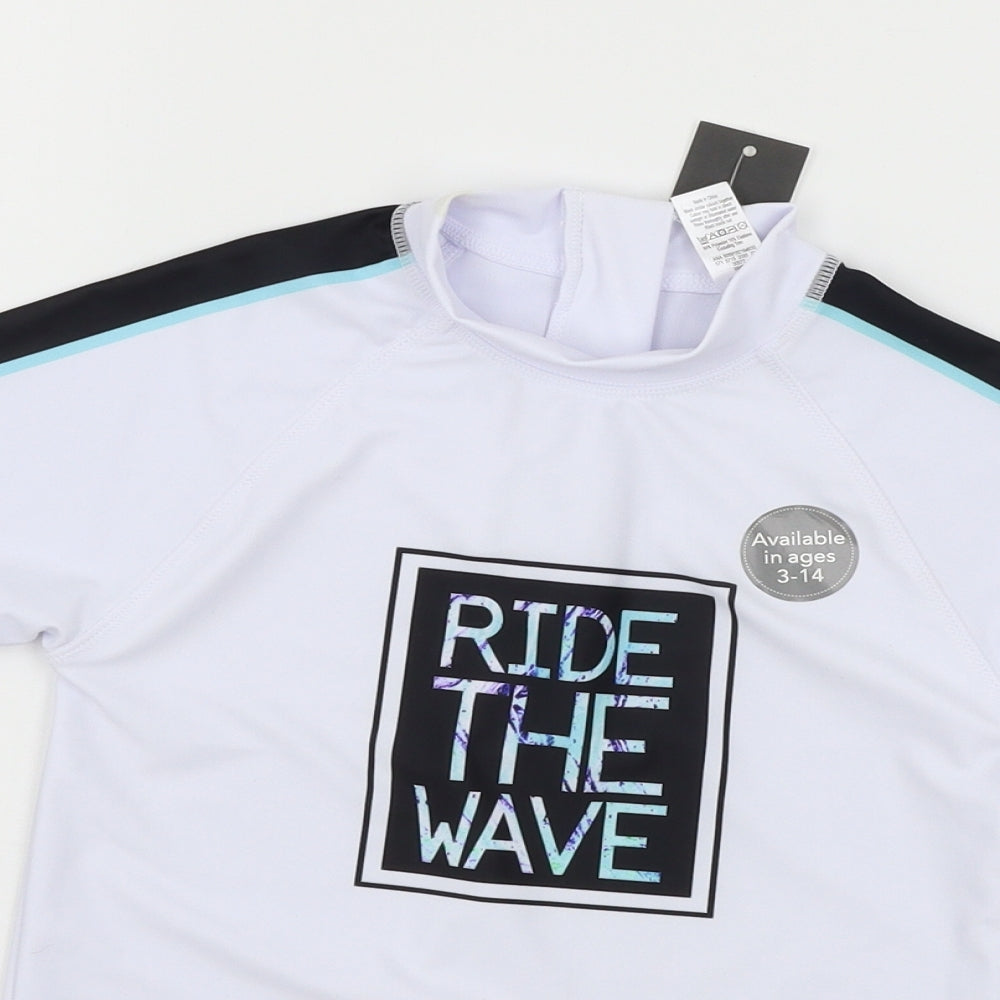 George Boys White   Basic T-Shirt Size 6-7 Years  - Surf top