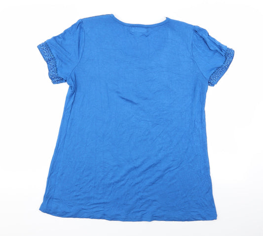 charlotte cold Womens Blue Geometric  Basic T-Shirt Size M