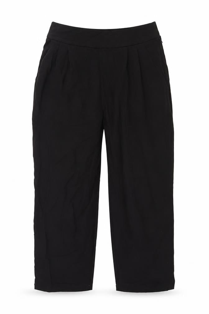 Front view of ASOS women’s black capri trousers, size UK 8, 24-inch leg