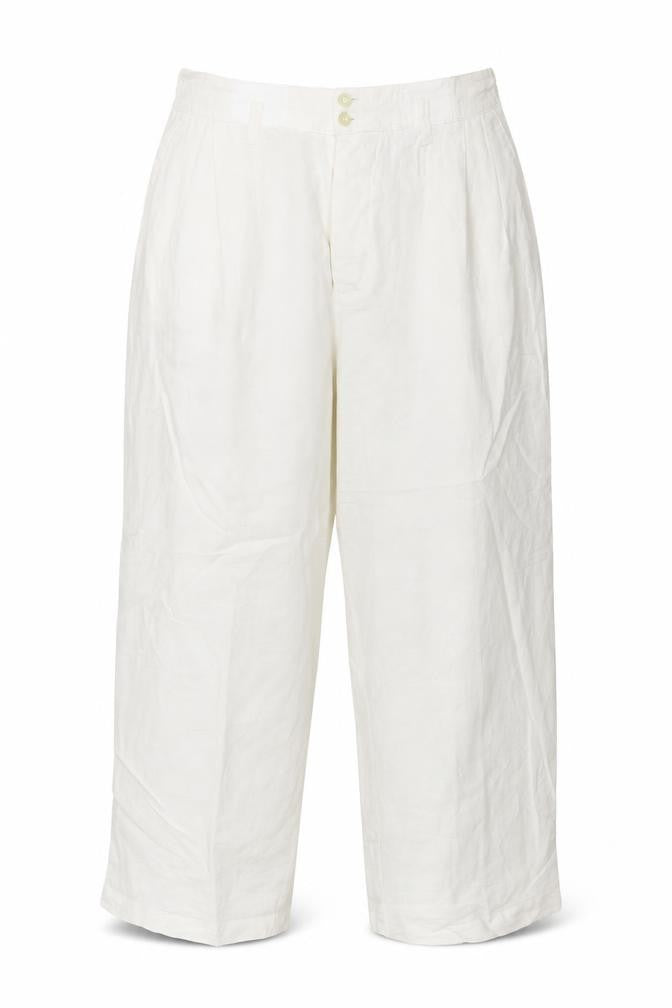 Front view of ESPRIT women’s white trousers, size UK 30, in, 26-inch leg