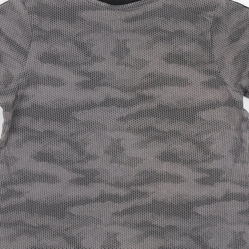 Matalan Boys Grey Camouflage  Basic T-Shirt Size 7 Years