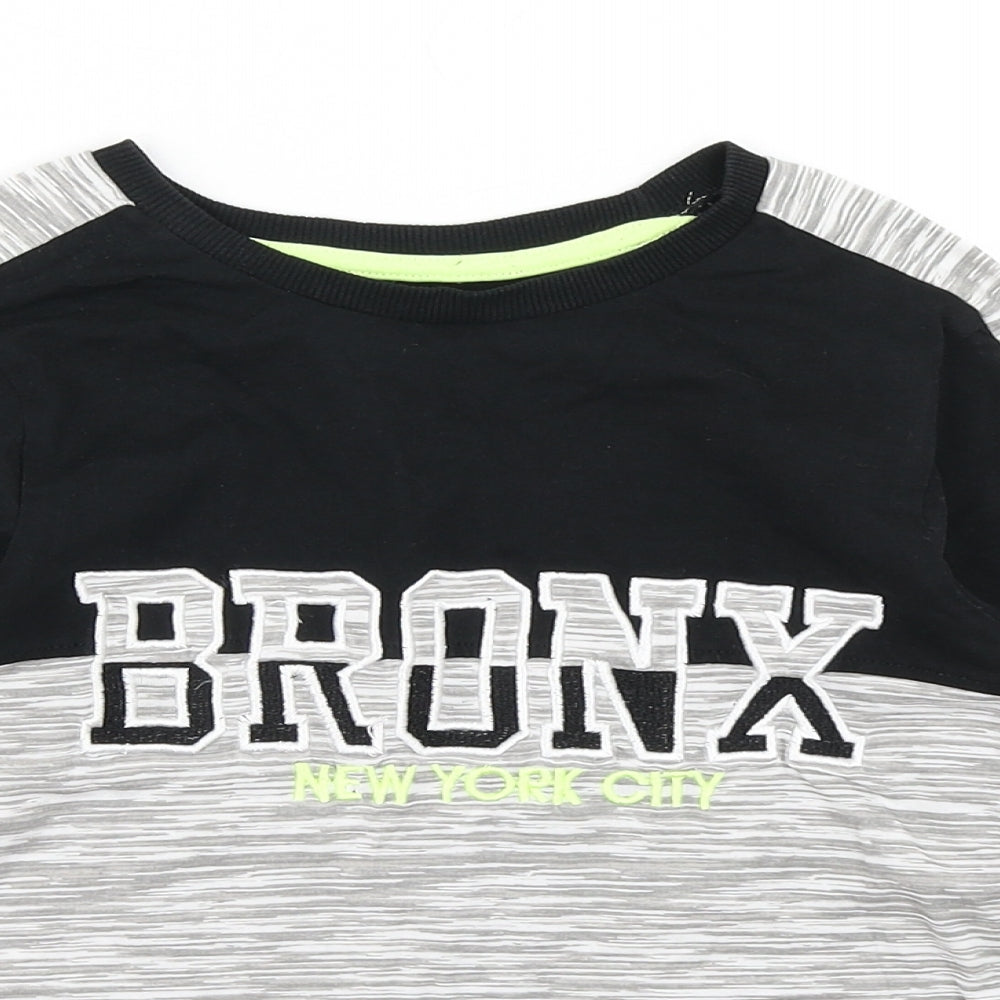 Urbn dept Boys Black Colourblock  Basic T-Shirt Size 7 Years