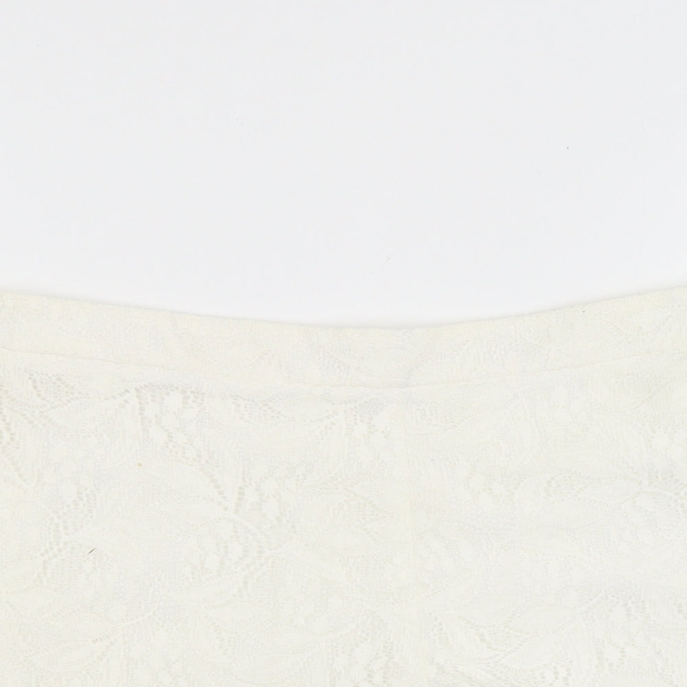 Preworn Womens White   Cut-Off Shorts Size 8
