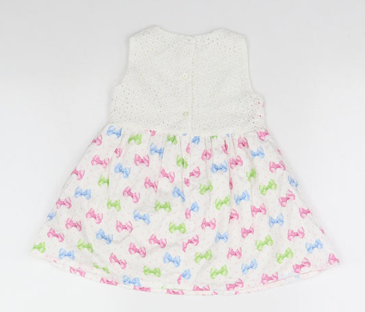 Preworn Girls White Geometric  A-Line  Size 9-12 Months