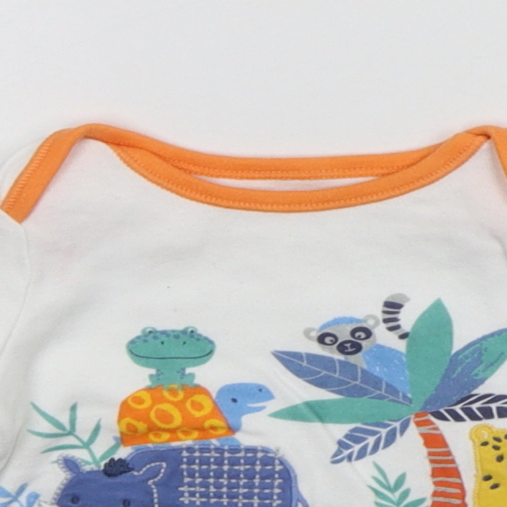 Nutmeg Baby White   Basic T-Shirt Size 6-9 Months  - ANIMALS