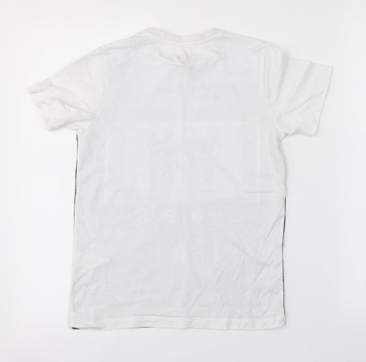 Preworn Boys White   Basic T-Shirt Size 9 Years