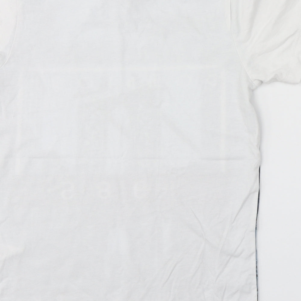 Preworn Boys White   Basic T-Shirt Size 9 Years