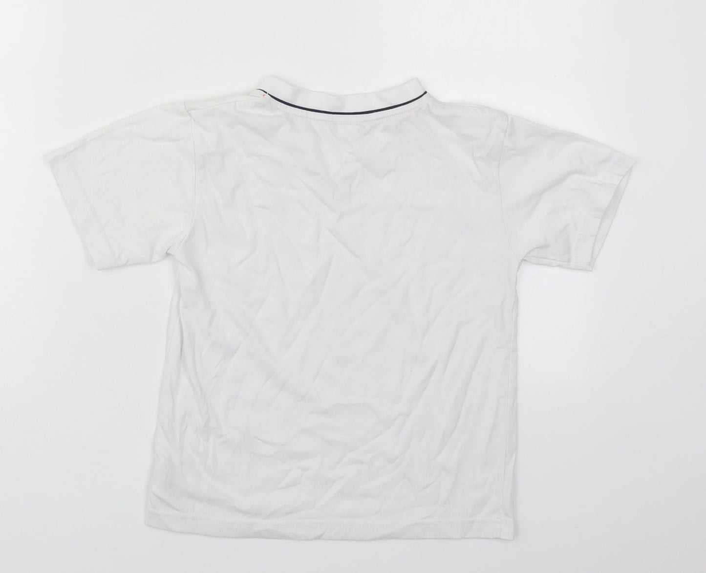 Umbro Boys White  Polyester Basic T-Shirt Size 5-6 Years V-Neck Pullover