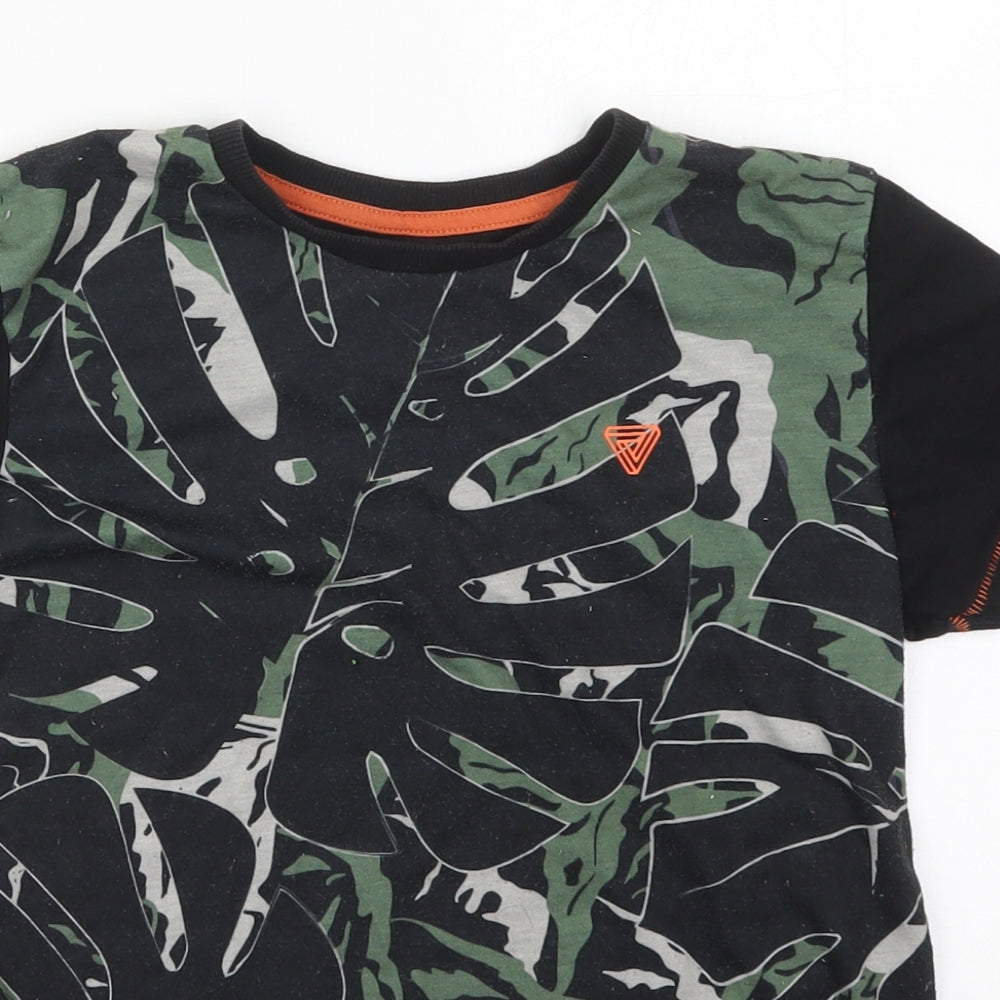 Matalan Boys Black  Polyester Basic T-Shirt Size 10 Years Crew Neck Pullover - Leaf Prints