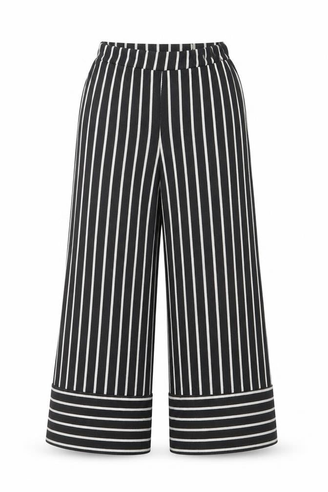 PRETTYLITTLETHING Womens Black Striped Polyester Cropped Trousers Size 6 L20 in Regular