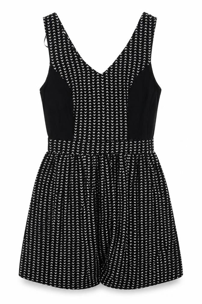 H&M Womens Black Geometric Polyester Fit & Flare Size 8 V-Neck Zip