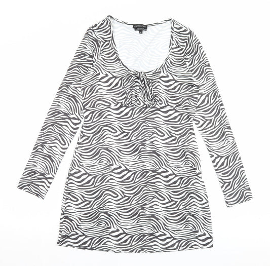 Wednesdays Girl Womens White Animal Print Polyester A-Line Size M Scoop Neck Pullover