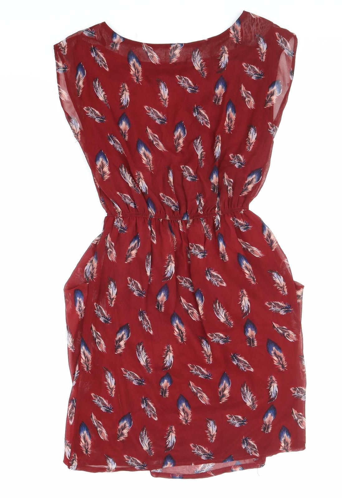 TENKI Womens Red Geometric Polyester Mini Size S Boat Neck Pullover - Feather Print