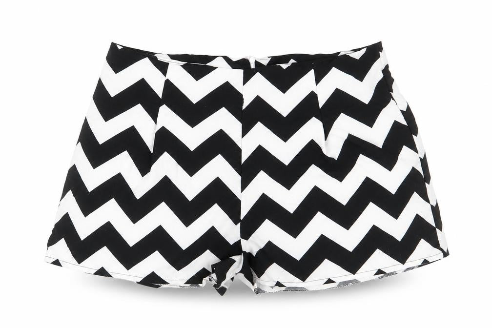 Preworn Womens Black Geometric Polyester Hot Pants Shorts Size L Regular Zip