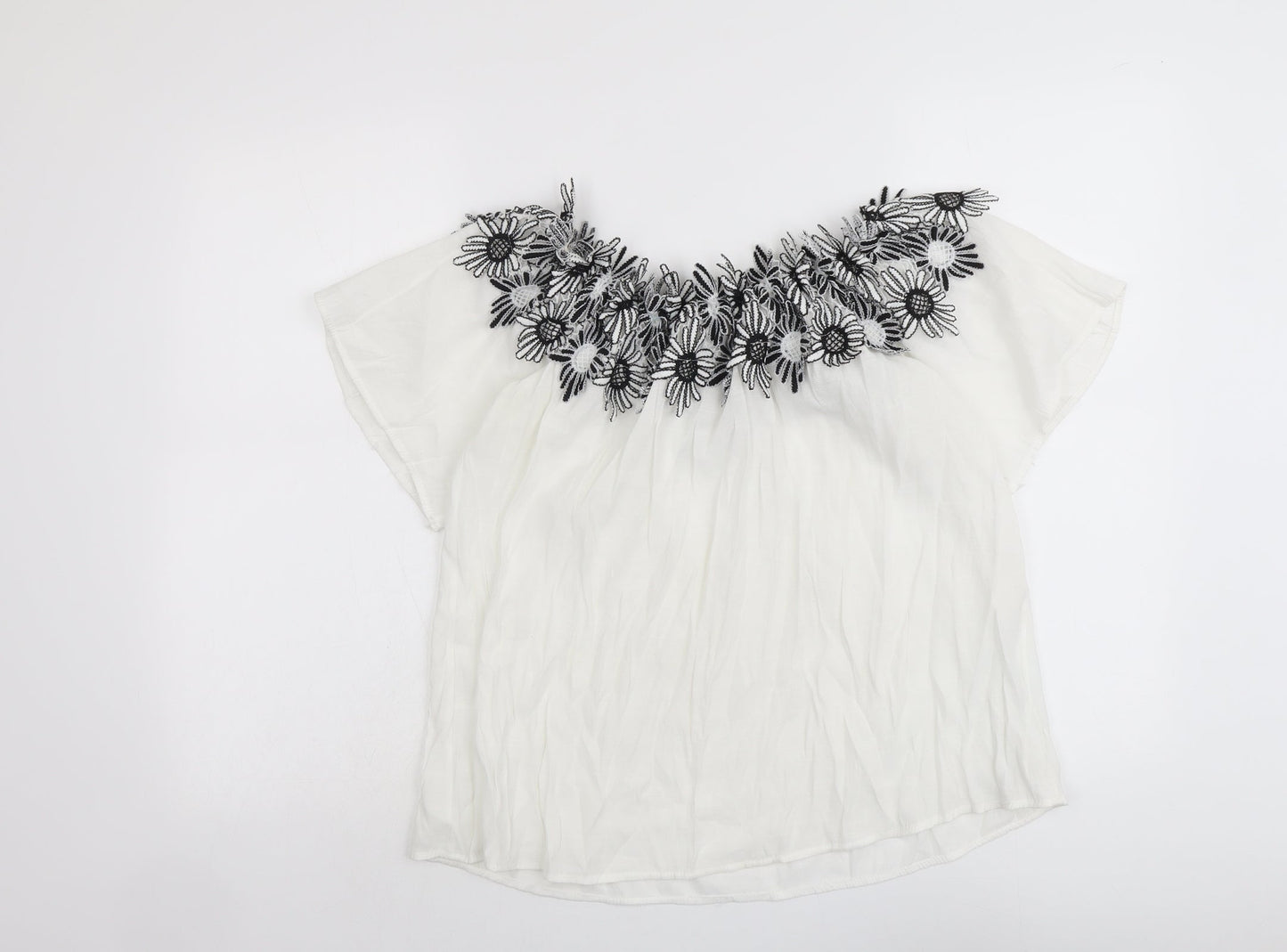 NB Avenue Womens Ivory Polyester Basic T-Shirt Size S Round Neck - Flower Detail