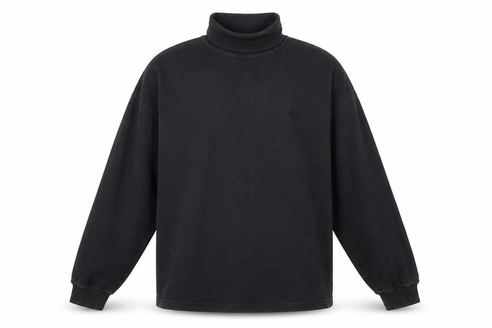Front view of C&A men’s black cotton pullover sweatshirt, size M
