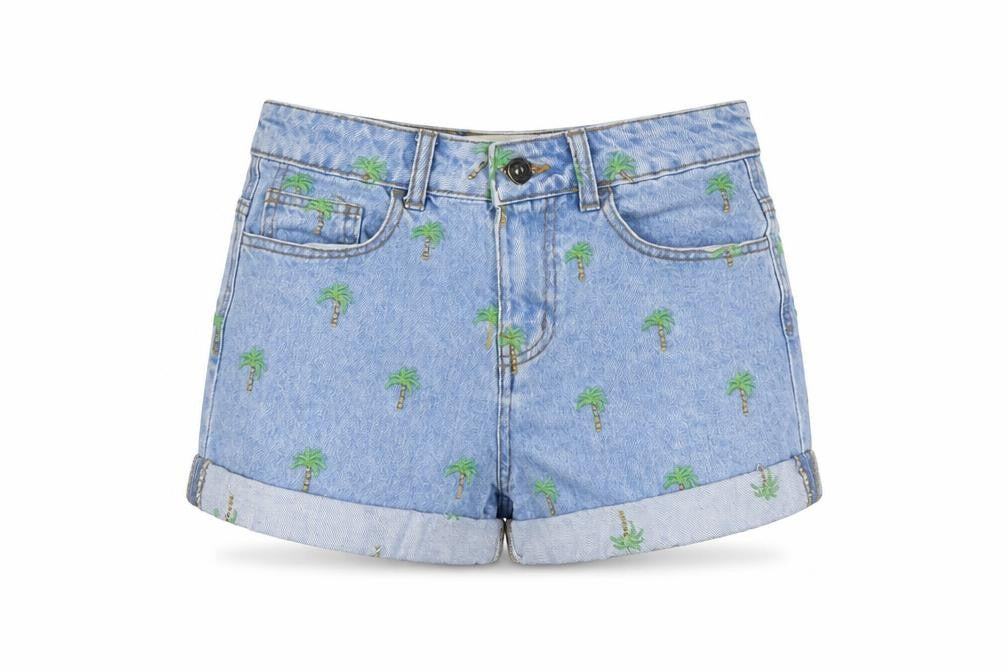 Front view of Denim & Co. women’s blue geometric cotton hot pants shorts, size UK 6, 3-inch leg regular button