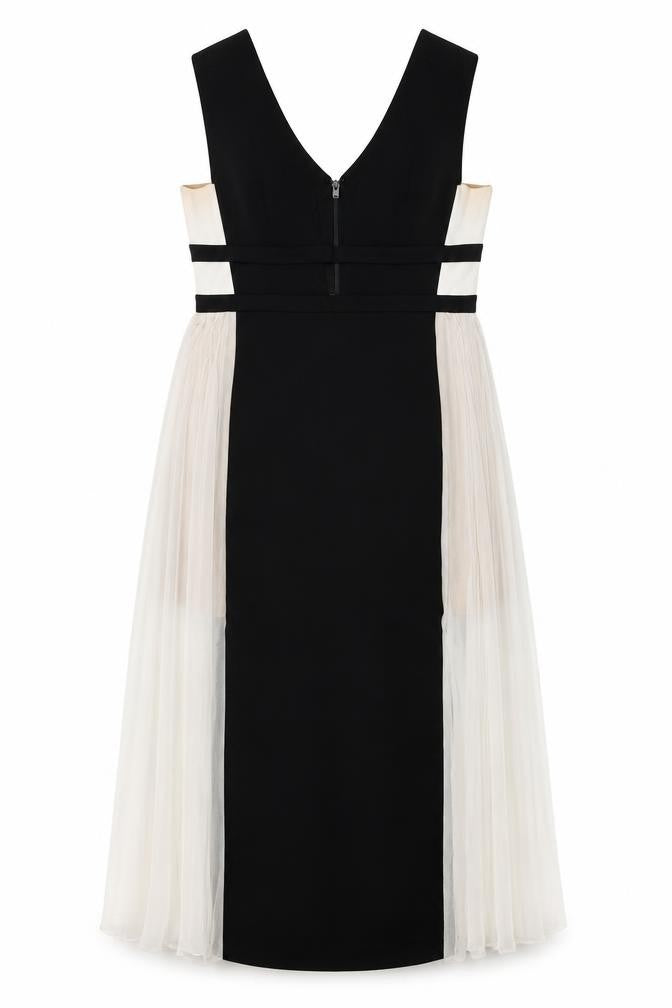 Front view of BCBGMAXAZRIA women’s black polyester a-line, size UK 12, v-neck zip