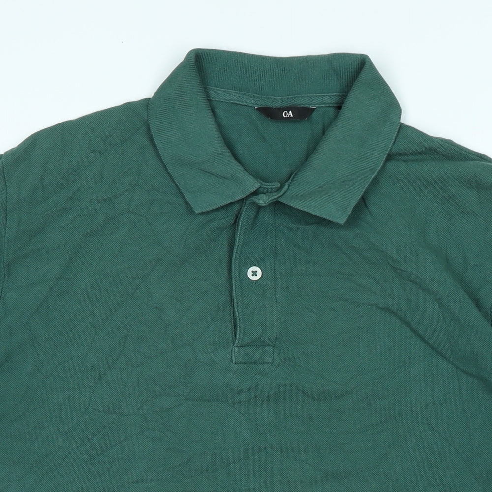 Close-up detail of C&A men’s green cotton t-shirt, size L, collared