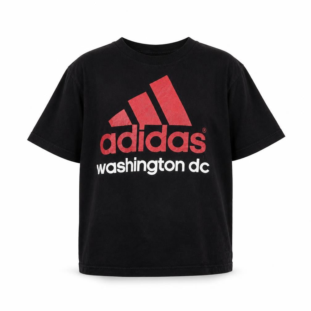 Front view of Adidas boys’ black graphic print t-shirt m casual logo