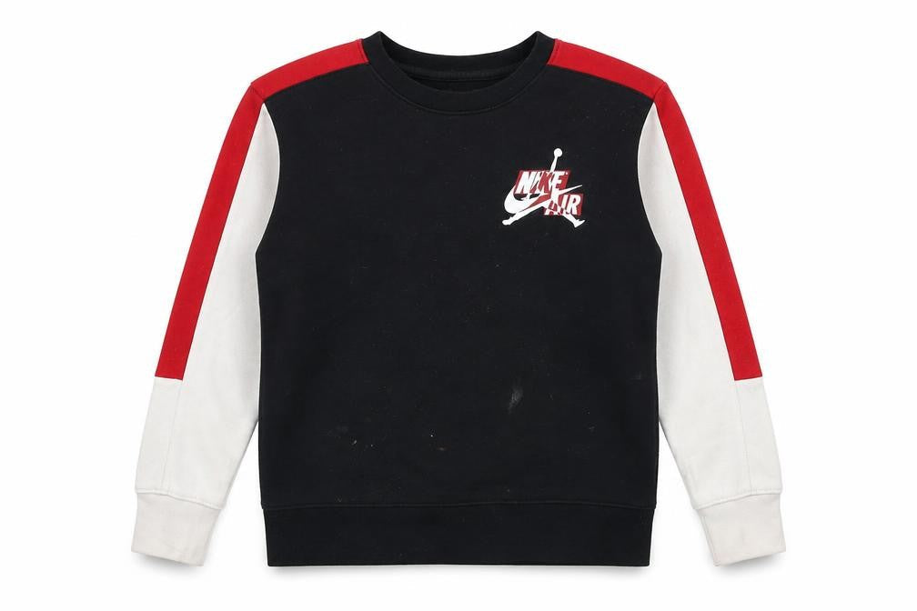 Front view of Jordan boys’ black m pullover sweatshirt with logo